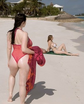 Two natural busty women meet to have sizzling lesbian sex on the beach