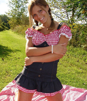 Smiley amateur teen Karen gets down and naughty at the picnic